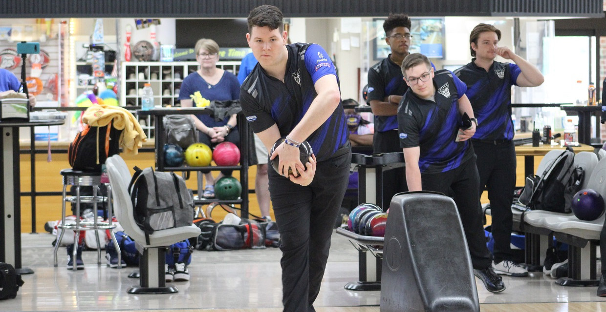 Men's Bowling Finishes Seventh at MSC Baker Shootout