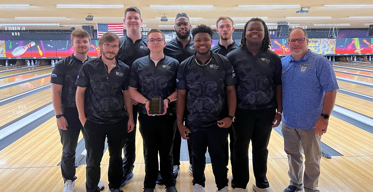 Men's Bowling Posts Top Three Finish at MSC Cincinnati Classic