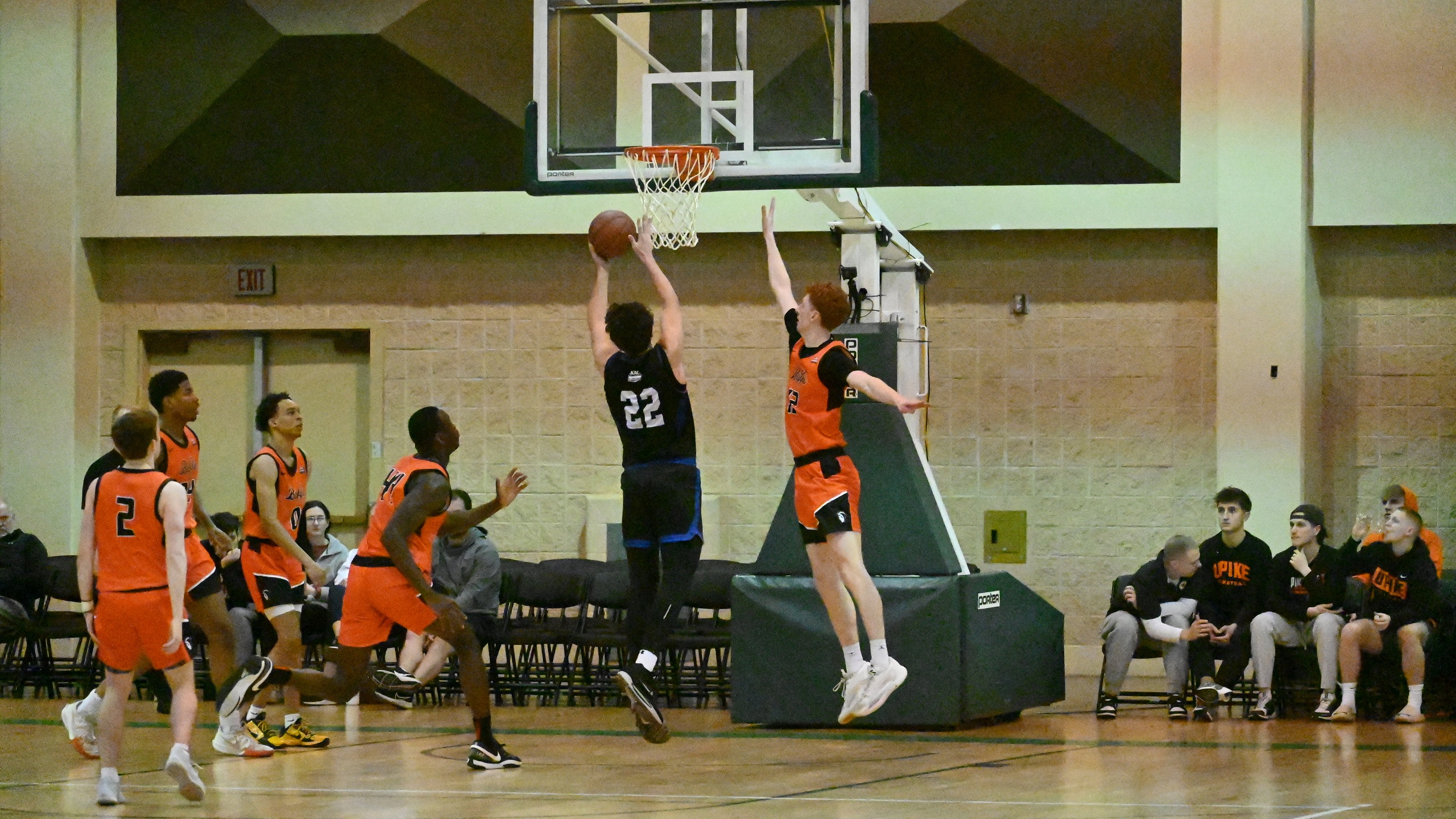 Men's Basketball Wins AAC Tournament Opener