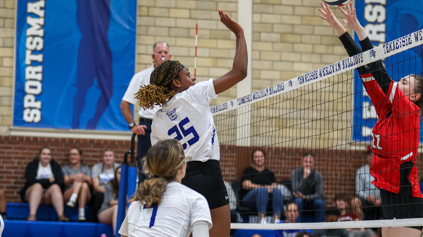 Volleyball Falls in Five Sets to Truett McConnell